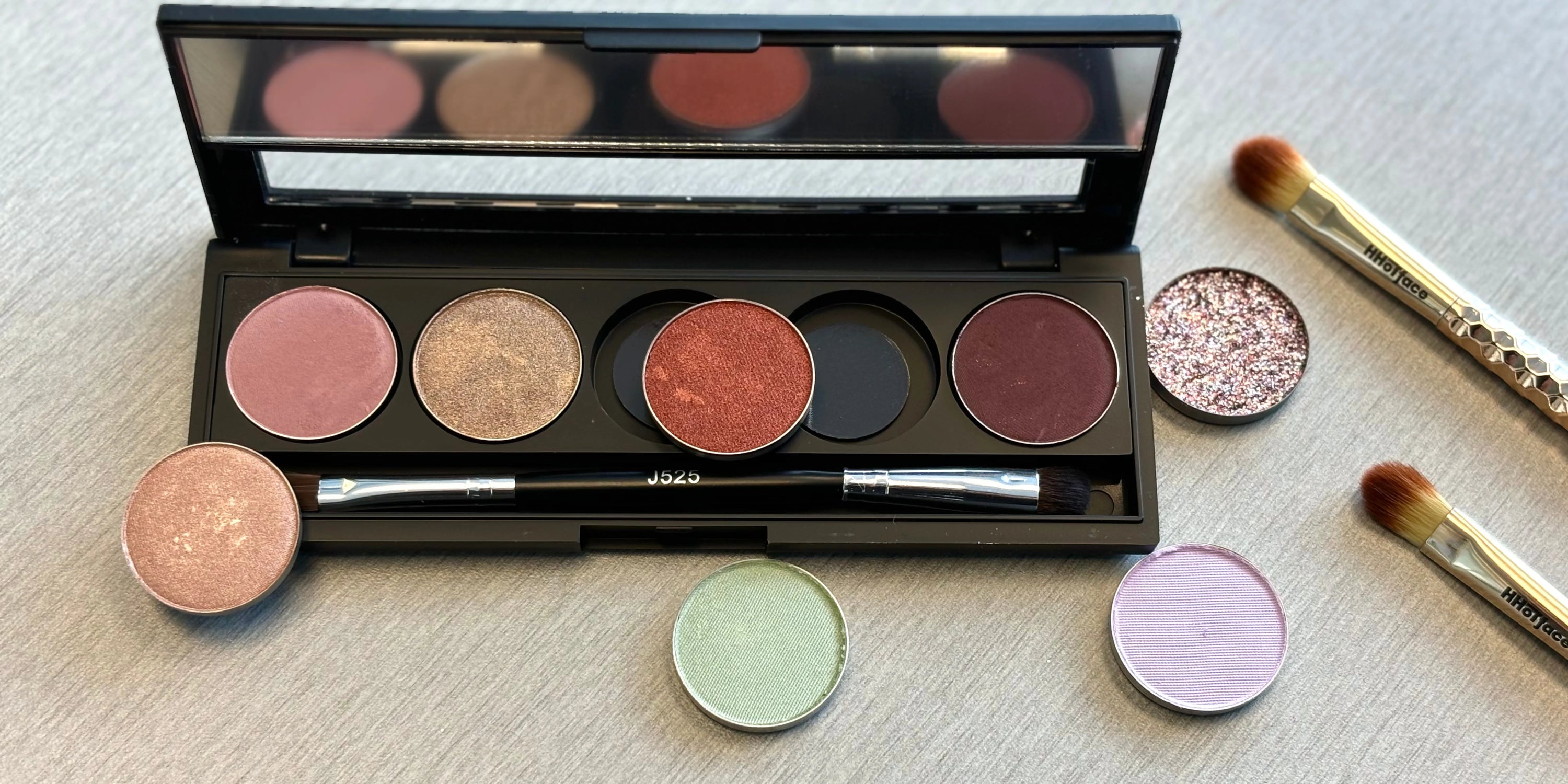 Custom palette on table